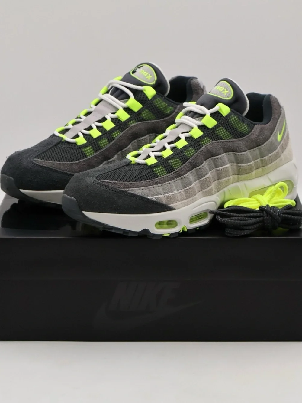 Nike Air Max 95 MoMA 8.5